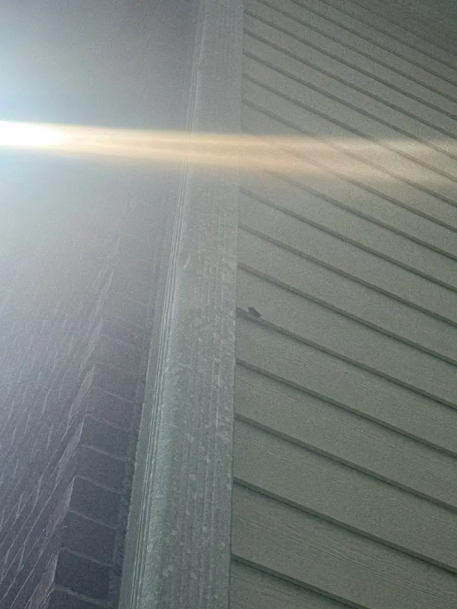 Close view of roof edge flashing beside vertical siding, Southern Premier Roofing work near Talmo GA