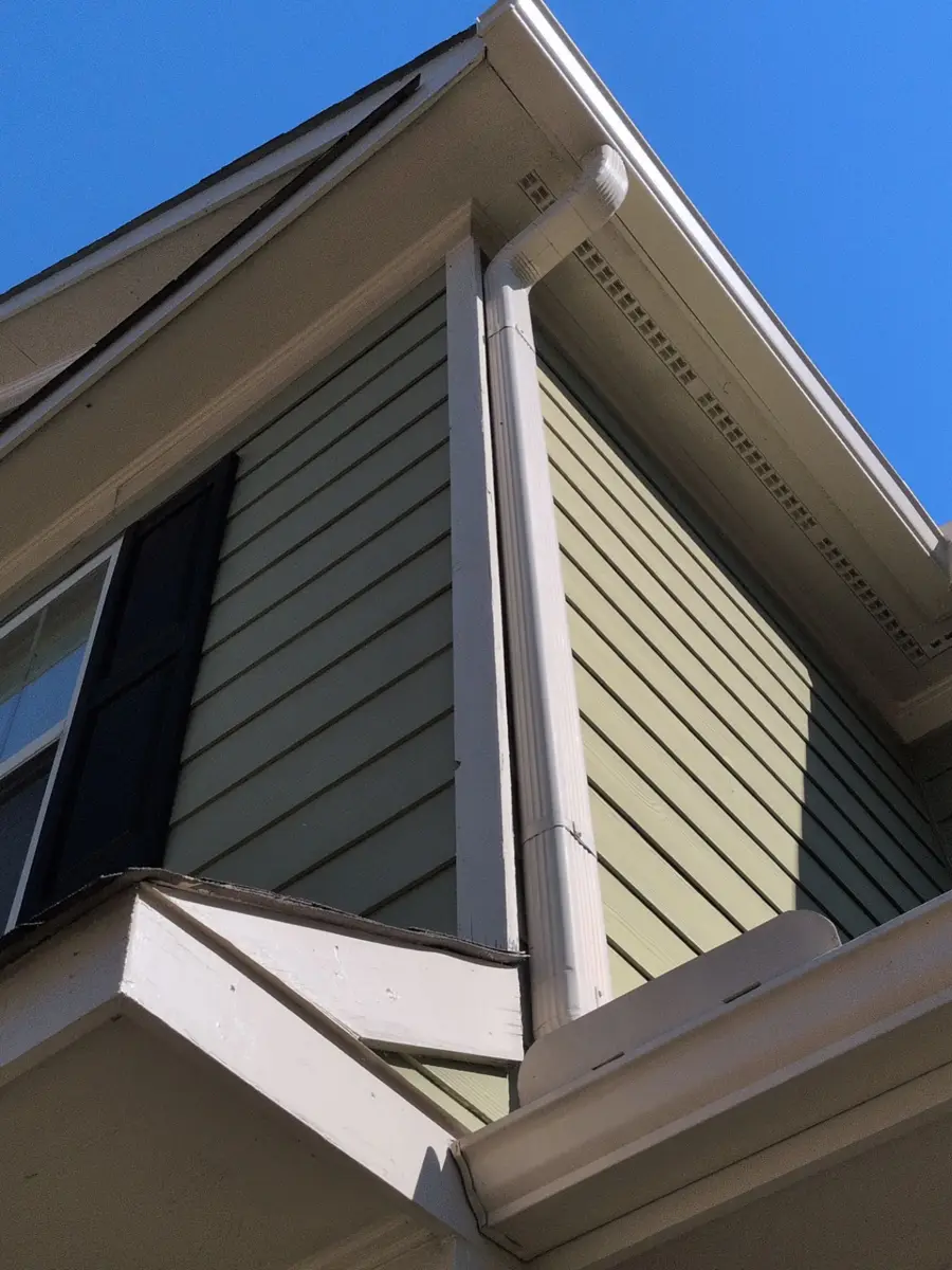 Close view of roof edge flashing and exterior siding corner, Southern Premier Roofing work near Winterville GA